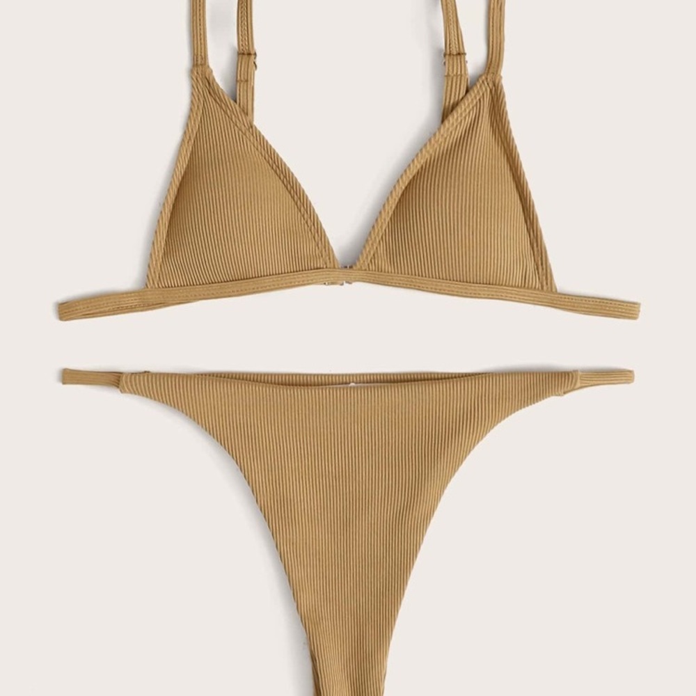 Tan thong micro bikini